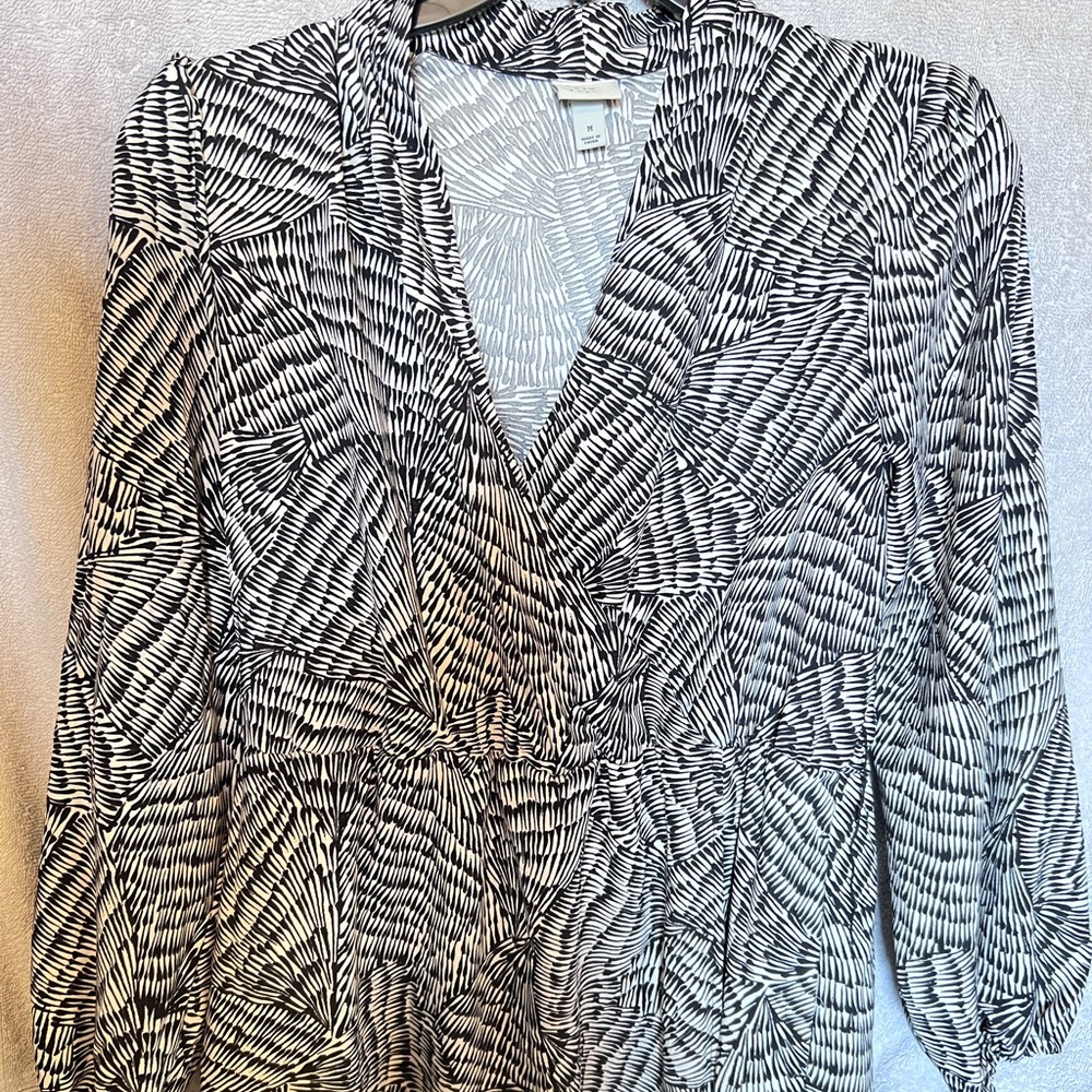 Long sleeve, cinches at waist, collar, front opening